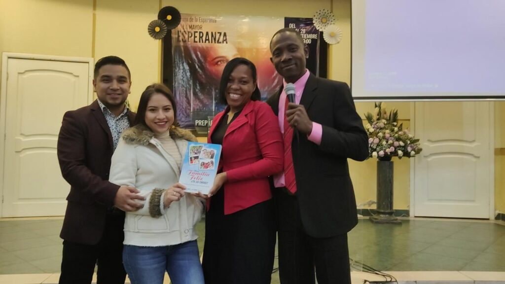 Ganadores del libro una familia feliz de Noel y Nelly